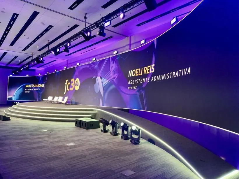 Immersive stage