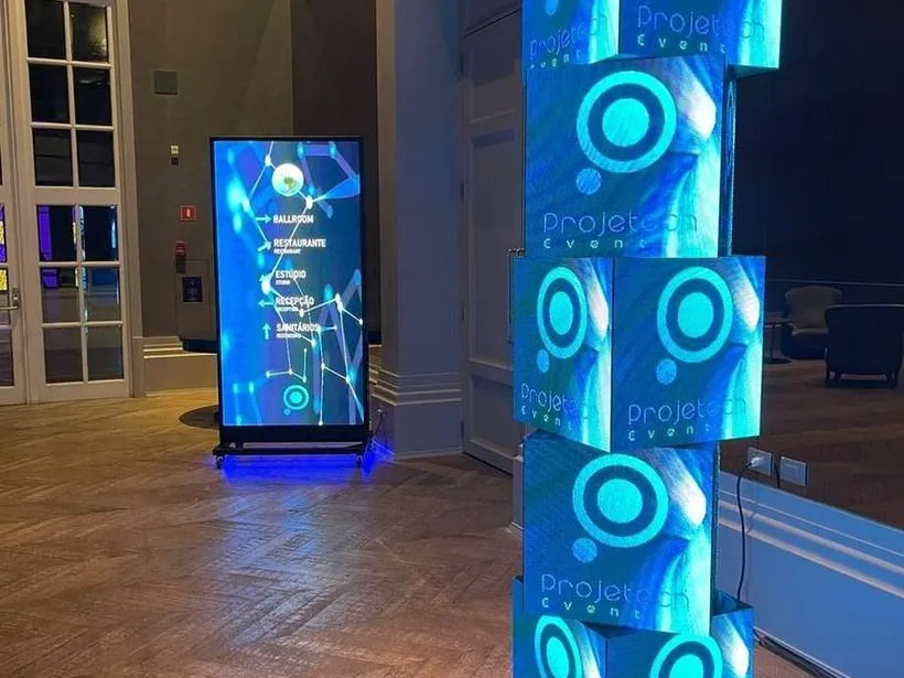 Totems & cubes